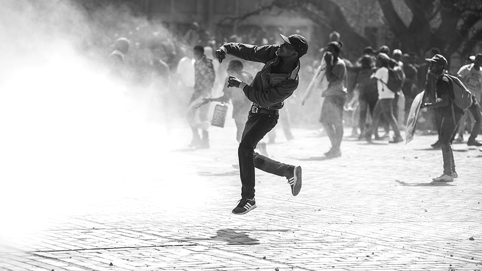 Sudáfrica: reprimen a manifestantes que piden educación gratuita