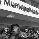 Jachal: asambleístas se encadenan en la Municipalidad contra Barrick