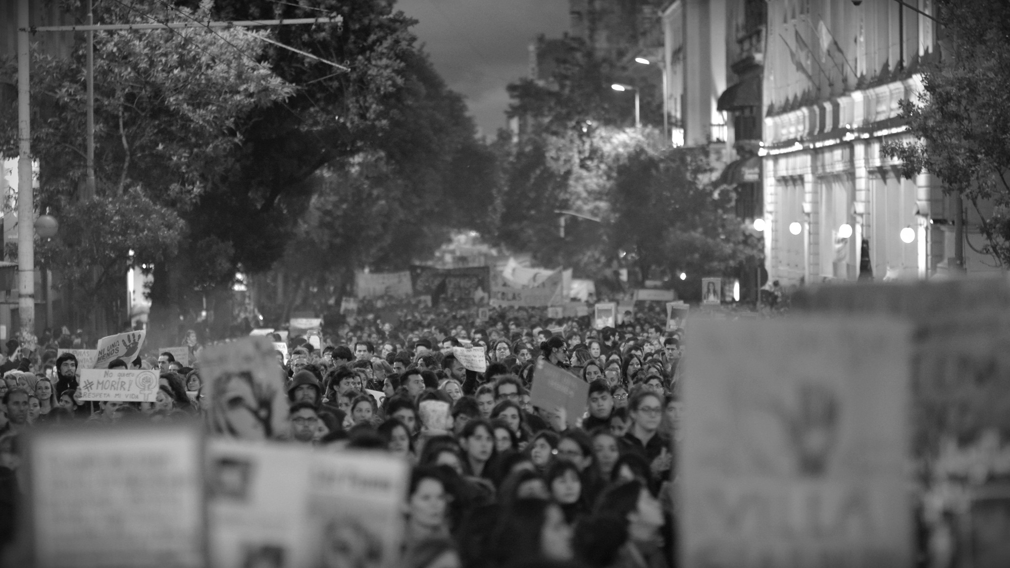 Paro y movilización: una multitud marchó al grito de «vivas nos queremos»