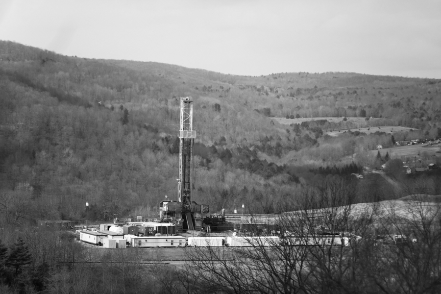 Image #: 17431231 epa03163521 (13/20) A hydraulic fracturing drill rises from the landscape near Montrose, Pennsylvania, USA, 09 March 2012. The controversial drilling practice, also known as fracking, requires injecting huge amounts of water, sand, and chemicals at high pressure thousands of feet beneath the earth's surface to extract reserves of natural gas. EPA/JIM LO SCALZO /LANDOV