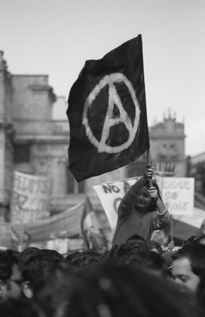 anarquismo-antiautoritarismo-bandera