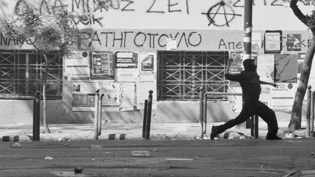 Anarquistas contra narcos: guerra en el barrio más ingobernable de Atenas