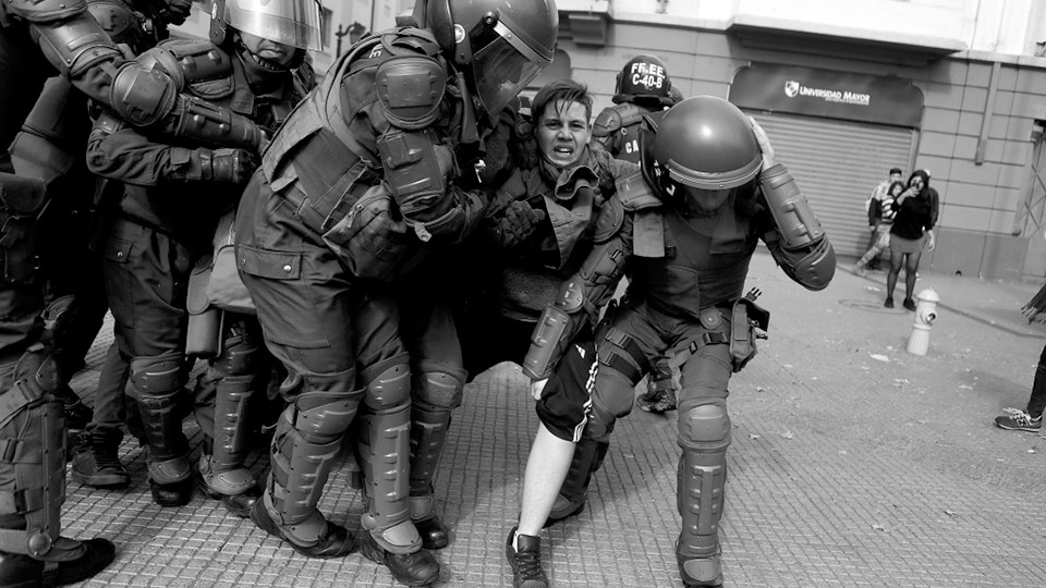 Chile: violenta represión a marcha de estudiantes