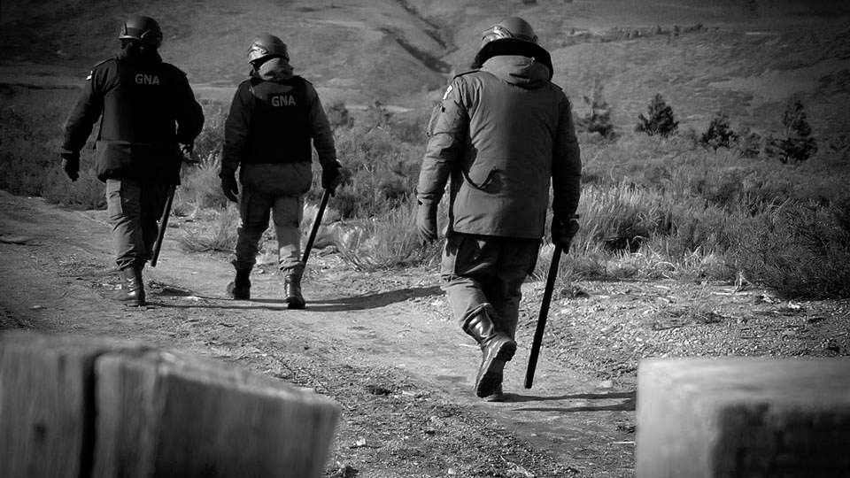 Santiago desaparecido y una guerra interna entre gendarmes