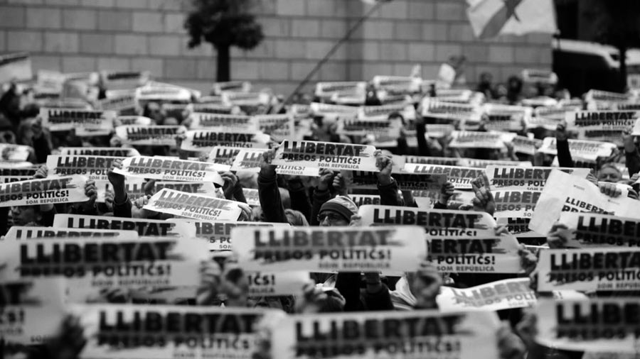 Cortes en 70 carreteras en la huelga general catalana