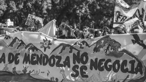 Batalla por el agua en Mendoza: movilización y cacerolazos contra el lobby político-minero