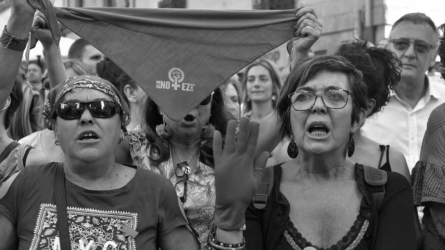 Mujeres-Feminismo-Espana-La-manada-patriarcado-protesta-01