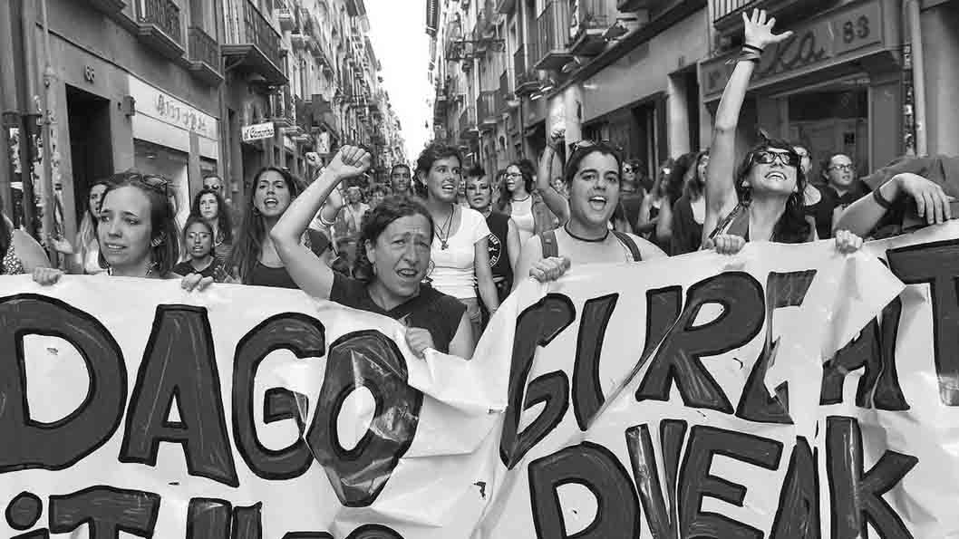 España: otorgan libertad provisional a los integrantes de “la manada” condenados por abuso sexual