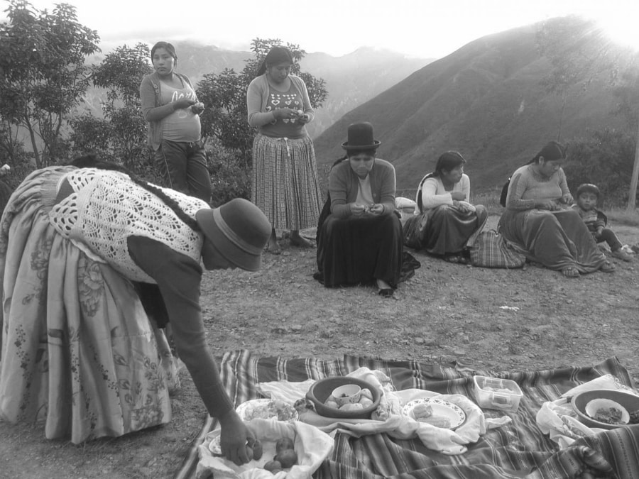 Bolivia campo mujeres niños la-tinta