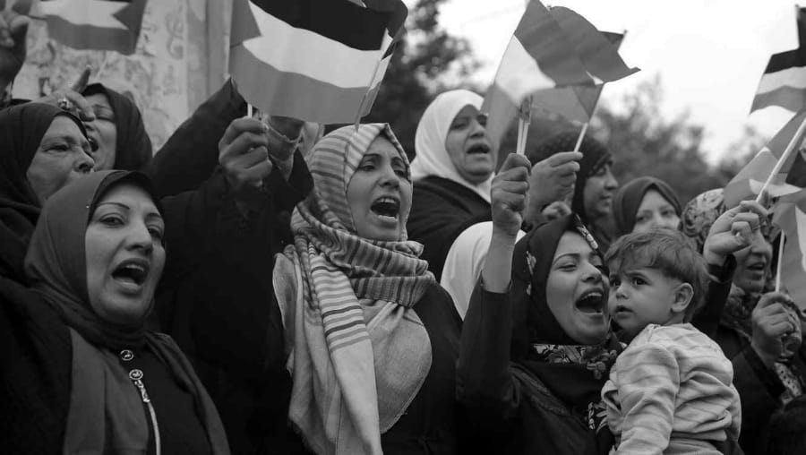 Palestina mujeres protestando la-tinta