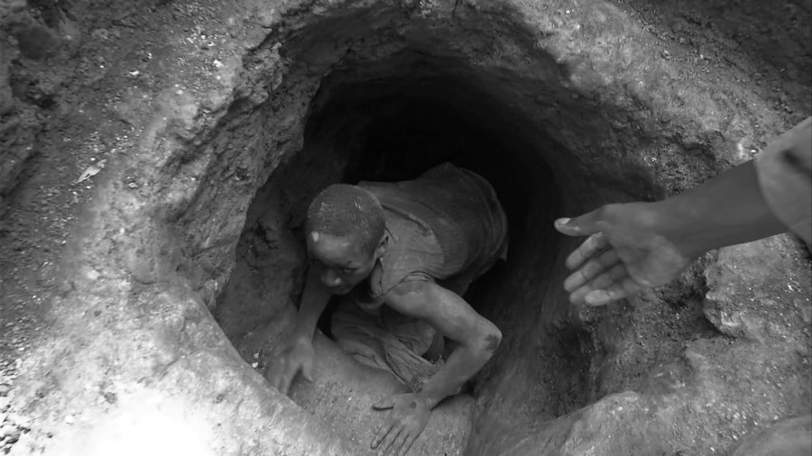 Africa niño en mina de cobalto la-tinta
