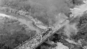 foto-aerea-incendio-gandola-venezuela-frontera-ayuda-humanitaria-@WCKitchen