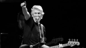 Roger Waters golpea la mesa: “Dejen en paz al pueblo venezolano, tienen una democracia real”