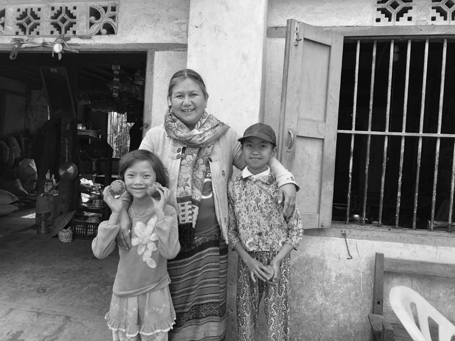 Myanmar mujer y niños la-tinta