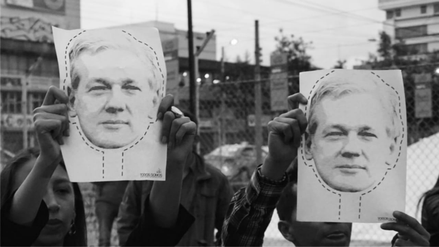 Ecuador Assange protesta la-tinta
