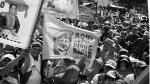 Venezuela marcha bandera Chavez la-tinta