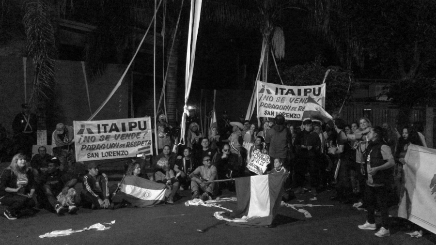 Paraguay escraches funcionarios Itaipu la-tinta