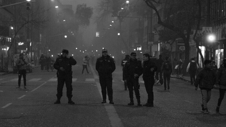 Piqueteros-cordoba-marcha-protesta-fuego-colectivo-policia-manifiesto-01