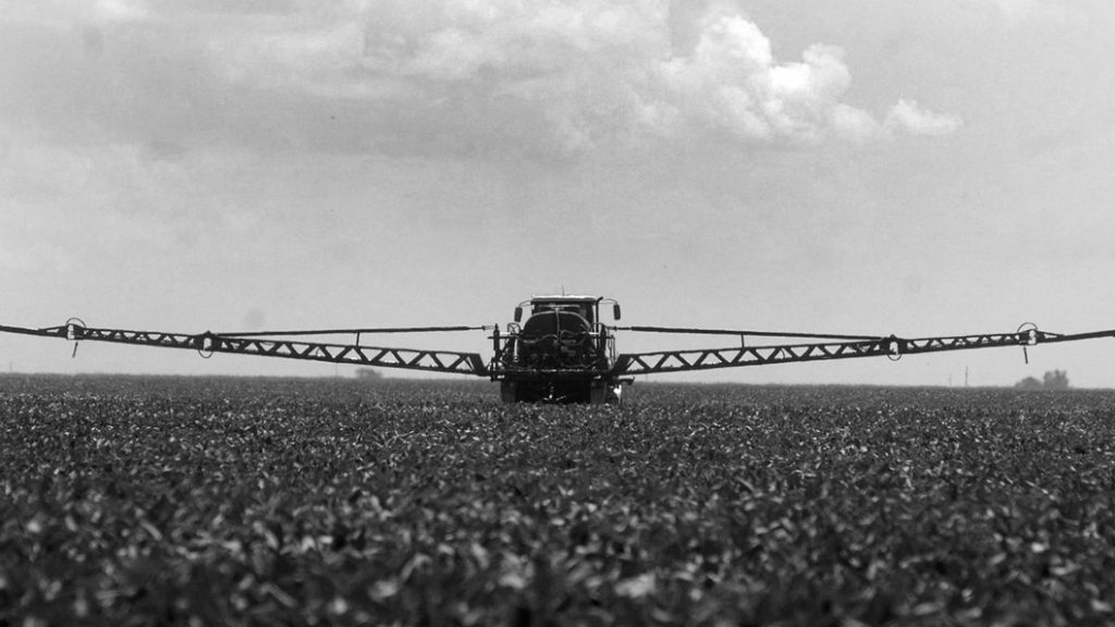 Agotoxicos-fumigaciones-campo-soja-agroquimicos