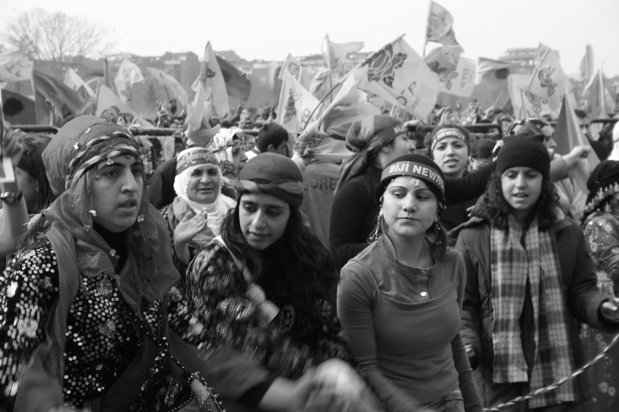 Turquia mujeres kurdas Newroz la-tinta