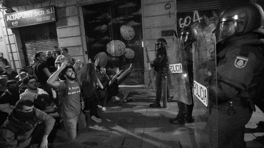 Cataluña manifestantes policia la-tinta