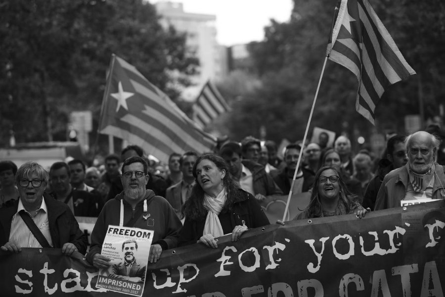 Cataluña marcha contra gobierno español la-tinta