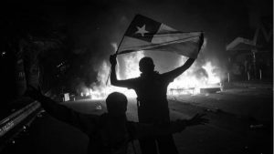 Chile pueblo movilizados bandera la-tinta