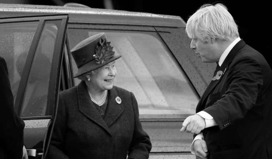 Gran Bretaña Reina Isabel Boris Johnson la-tinta
