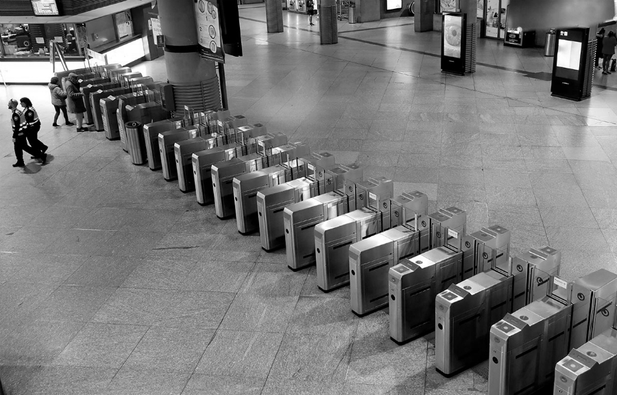 España cuarentena estacion de trenes la-tinta