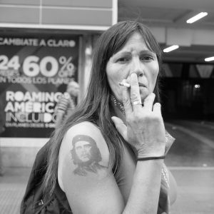 Mujer-Che-Guevara-fumar-feminismo-retrato-Colectivo-Manifiesto