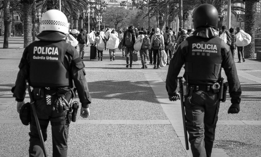 España Barcelona policia top manta la-tinta