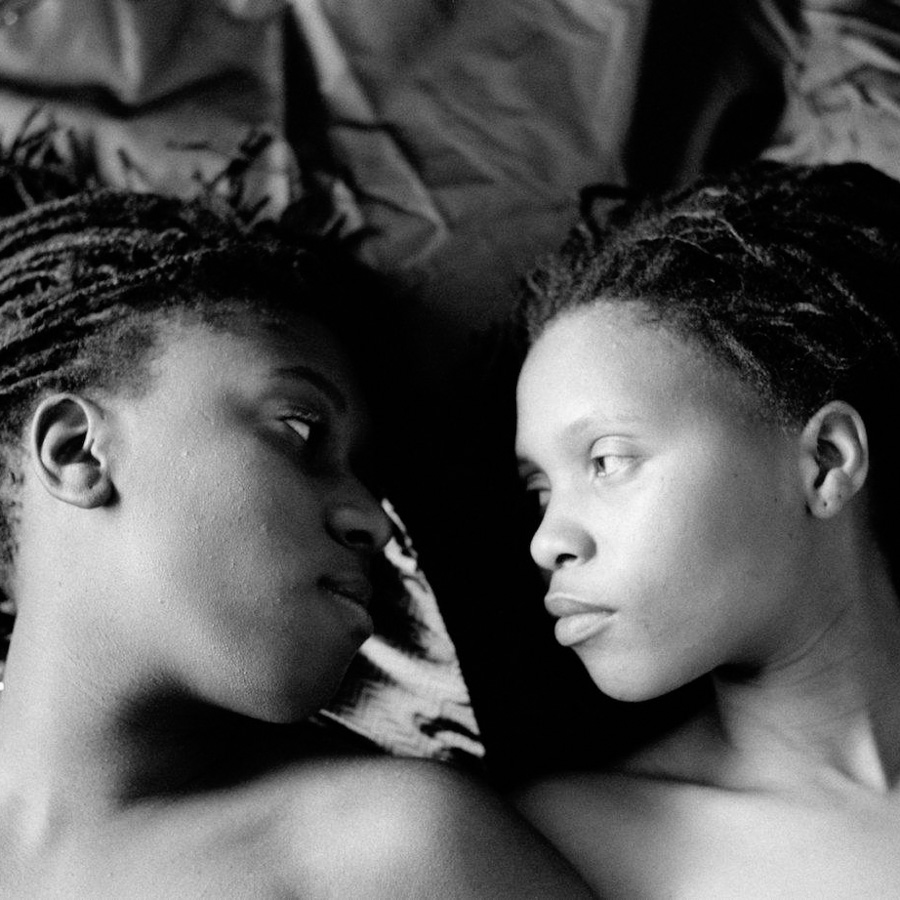 Zanele-Muholi-agroamericanas-negras-lesbianas-mujeres-pareja