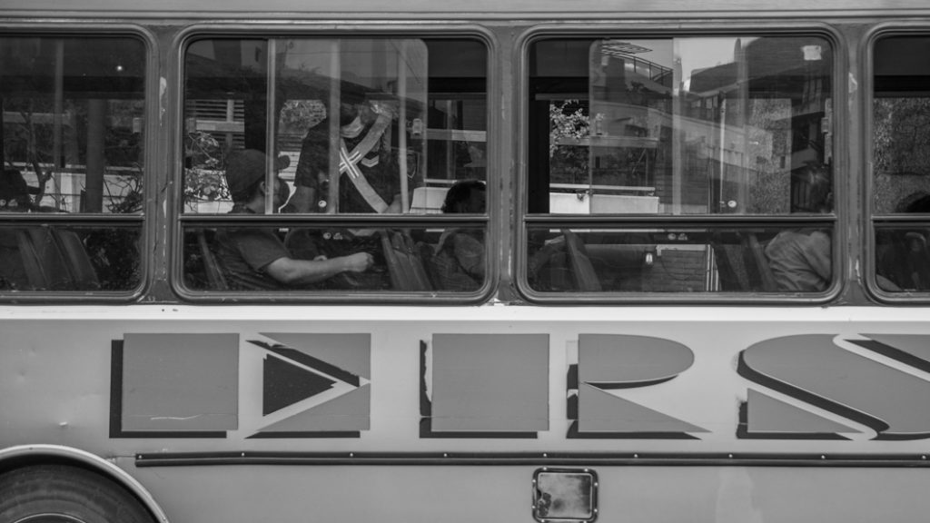 cuarentena-colectivo-transporte-urbano-público-pandemia-coronavirus-policía