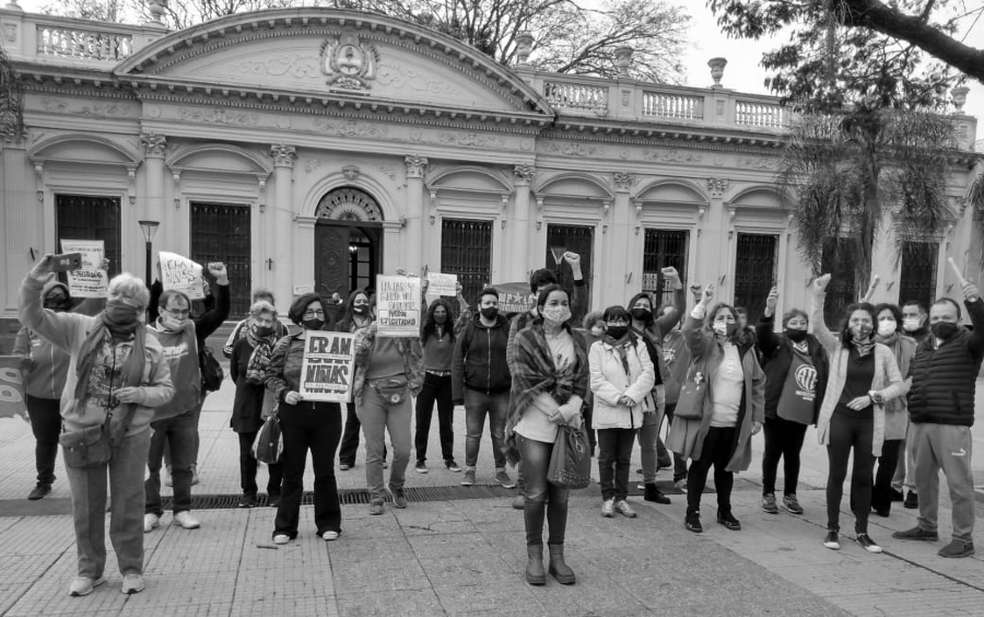 Paraguay niñas asesinadas protesta la-tinta