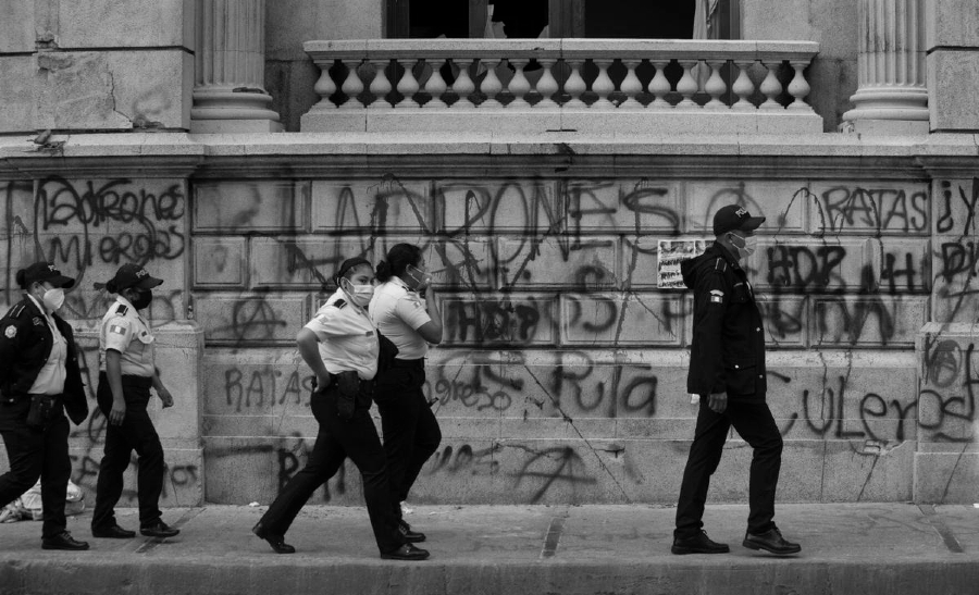 Guatemala policias protesta la-tinta