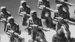 Militares soldados juguetes la-tinta