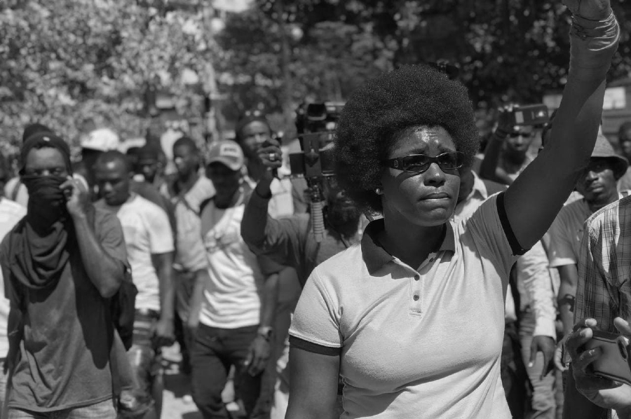 Haiti mujeres protestan la-tinta