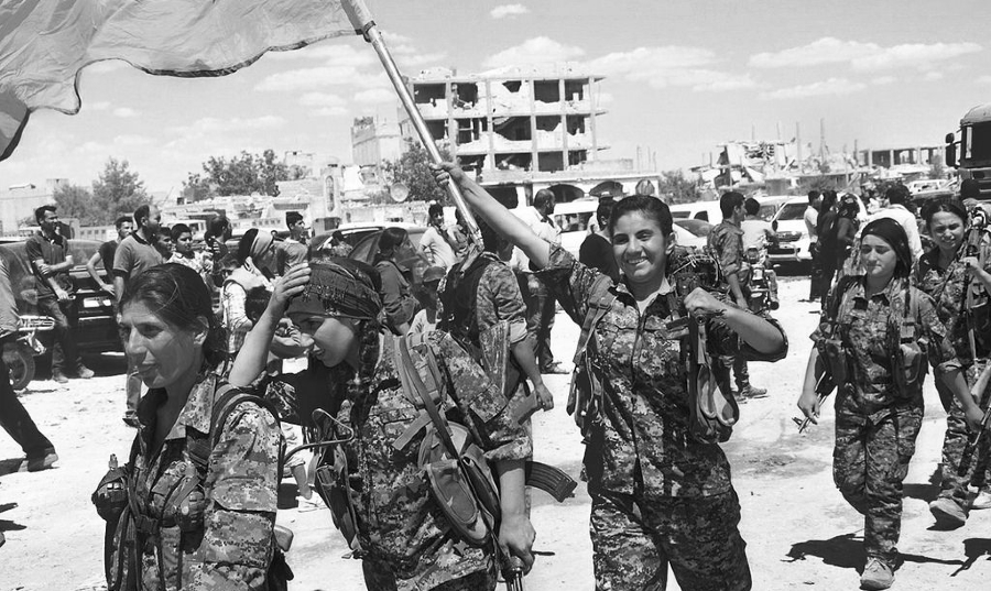 Kurdistan YPJ milicianas Raqqa la-tinta