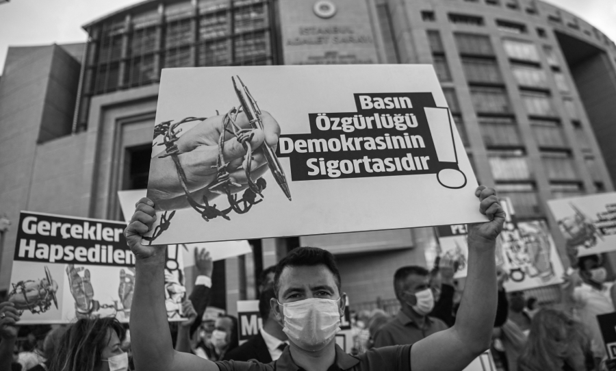 Turquia protestas contra la censura de prensa la-tinta