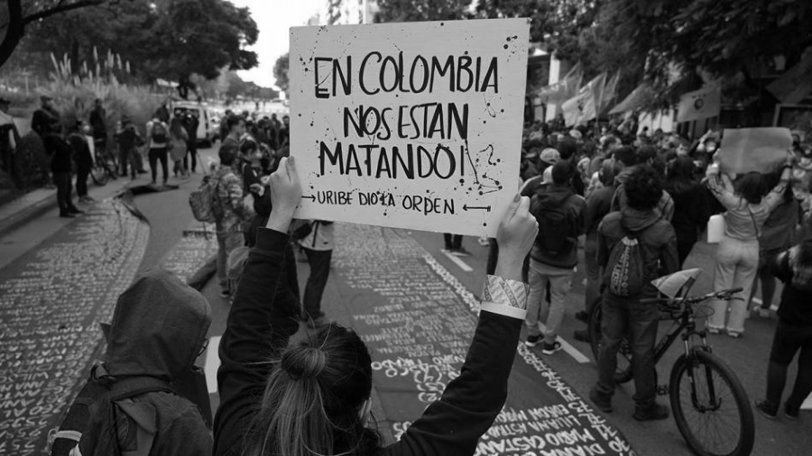 Colombia nos estan matando la-tinta