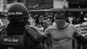 “En Colombia vivimos la intervención de la policía a sangre y fuego”