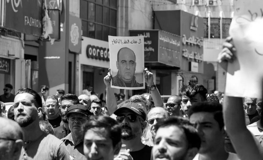 Palestina Nizar Banat activista asesinado la-tinta