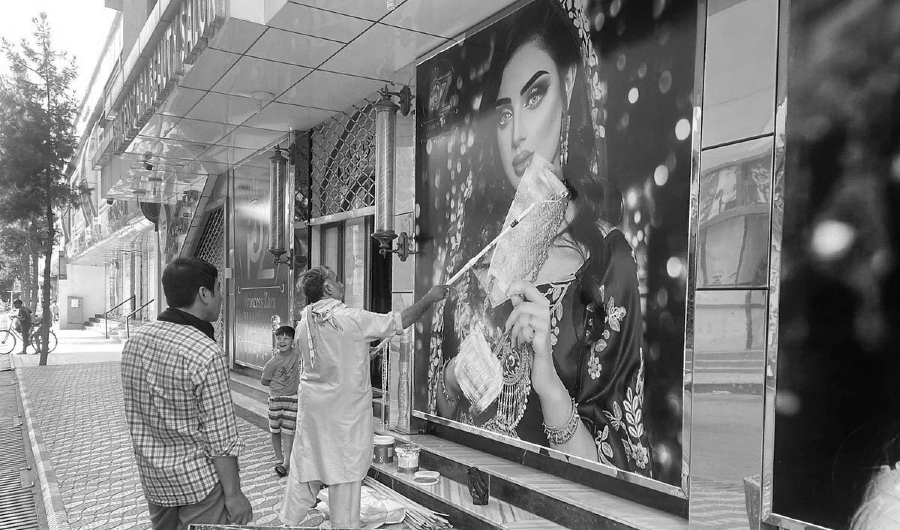 Afganistan borrar publicidades con mujeres la-tinta