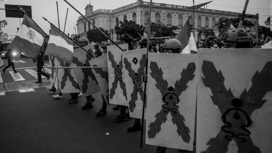 Peru marcha contra el gobierno de Pedro Castillo la-tinta