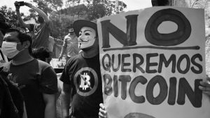 El Salvador bitcoin protestas la-tinta