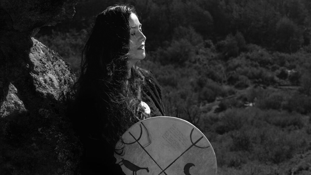 Anahi-Mariluan-cantora-mapuche-pueblos-originarios-mujeres-2