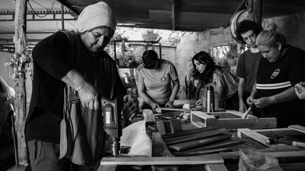 oficios-carpintería-mujeres-la-lonja-cooperativa-carreros-recicladores-esperanza