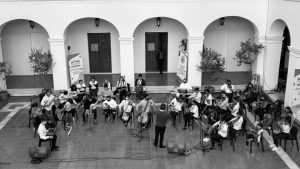 Un concierto y una subasta para colaborar con la Orquesta de Instrumentos Reciclados