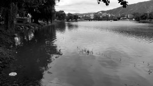 Contaminación en Carlos Paz: “Fotoshopean el celeste del lago en la computadora”