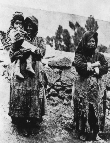 genocidio-armenio-Mujeres-expulsadas-Cáucaso